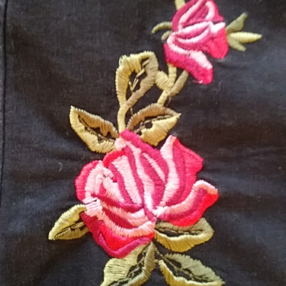 Embroidery skirt - Picture 2 of 3